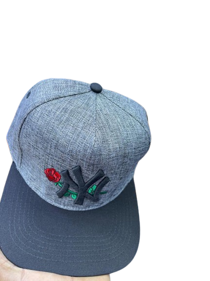 New York Yankees Rose Interlocking NY Snapback Cap – Heather Grey & Black
